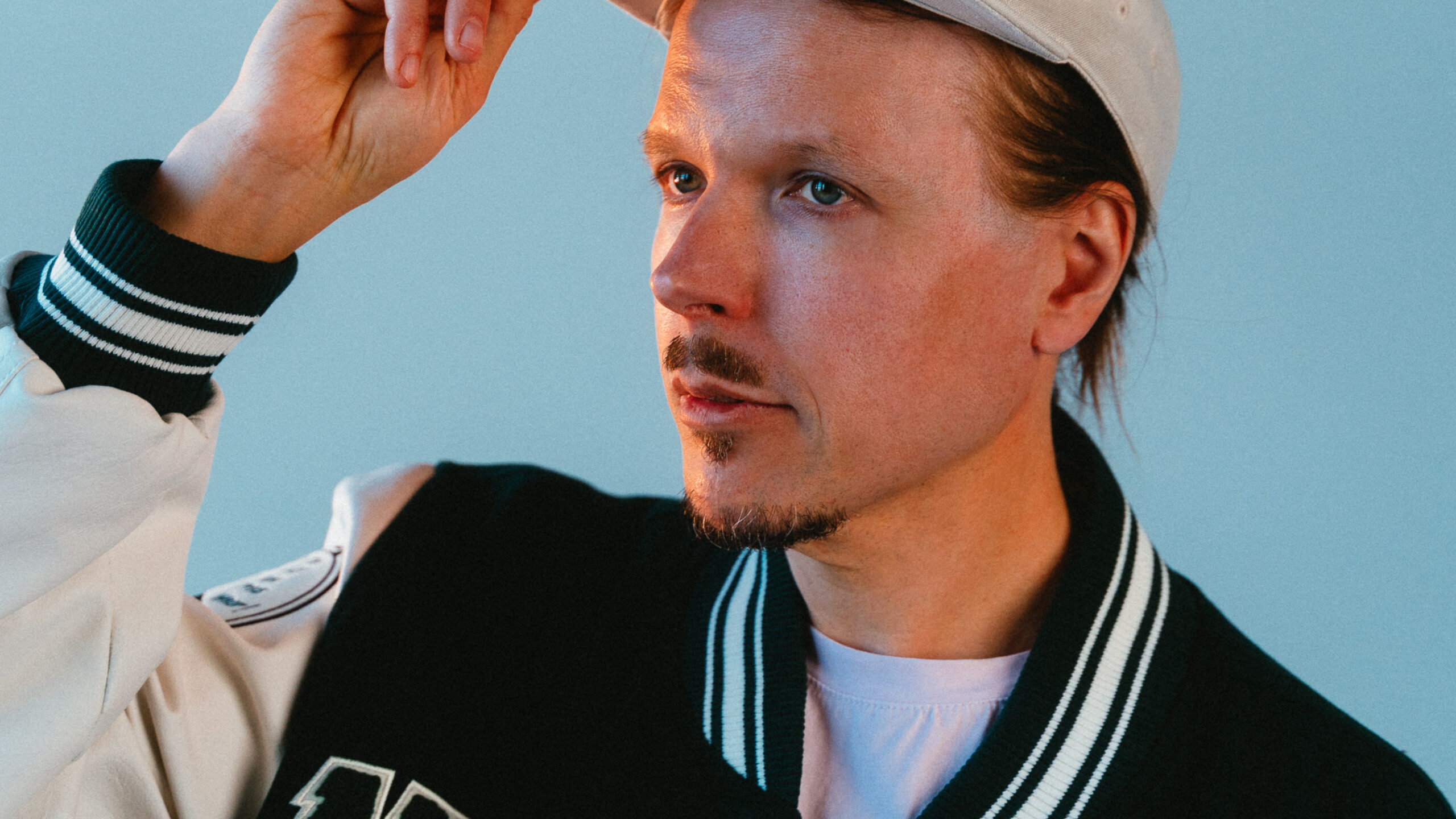 Promokuva 2 – Jukka Poika - Hämmästyttävä (kuvaaja Deepak Panglia)