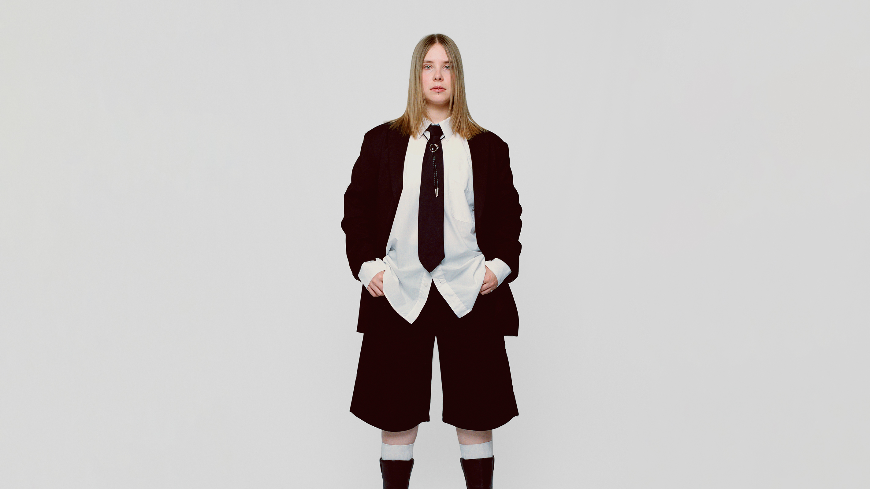 Featured Image - Asla Jo - Vallankumouksii (kuvaaja Joona Möttö)