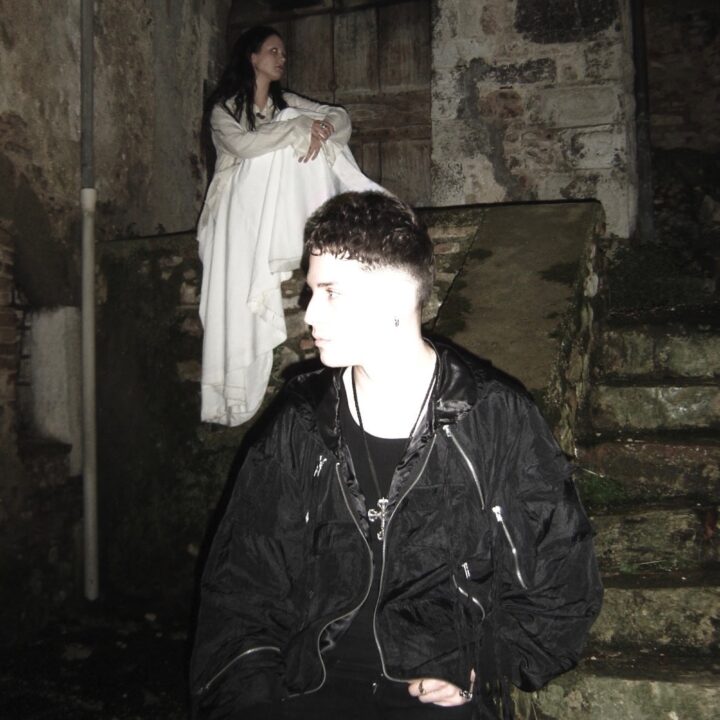 Kansikuva - Ares - Totuus sattuu (with pehmoaino)